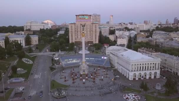 Plac Niepodległości Lub Maidan Nezalezhnosti Nocą Kijowie — Wideo stockowe