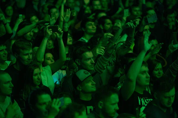 Rap concert audience on dance floor in night club — Stock Photo, Image