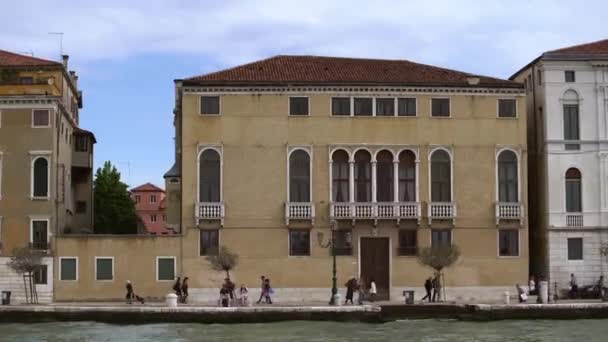 Venedig Italien Mai 2019 Schöne Venezianische Häuser Ufer Des Grand — Stockvideo