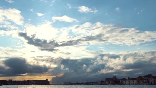 Δραματικός Συννεφιασμένος Ουρανός Μπλε Λιμνοθάλασσα Της Βενετίας Ιταλία Όμορφο Βενετσιάνικο — Αρχείο Βίντεο