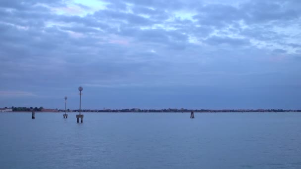Prachtig Grand Canal Van Venetië Blauw Uur Lente Dramatische Bewolkte — Stockvideo