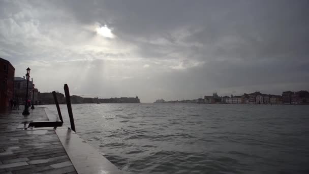 Belo Grande Canal Veneza Após Tempestão Céu Nublado Dramático Venezia — Vídeo de Stock