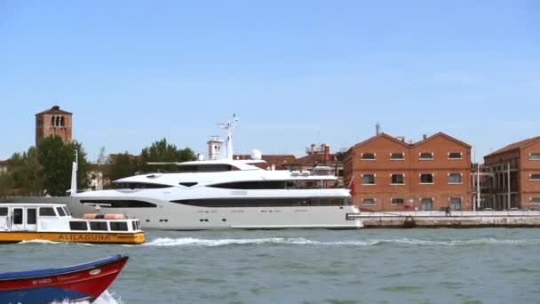 Venice Italy May 2019 Venetian Lagoon Spring Day Boat Cruise — Stockvideo