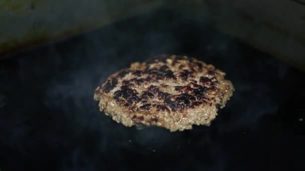 Burger Maso Kotlet Smažení Pánvi Kuchyni Restaurace Večeři Záběry Přírodního — Stock video