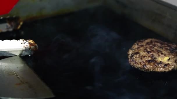 Burger Daging Goreng Panci Panas Dapur Restoran Untuk Makan Malam — Stok Video