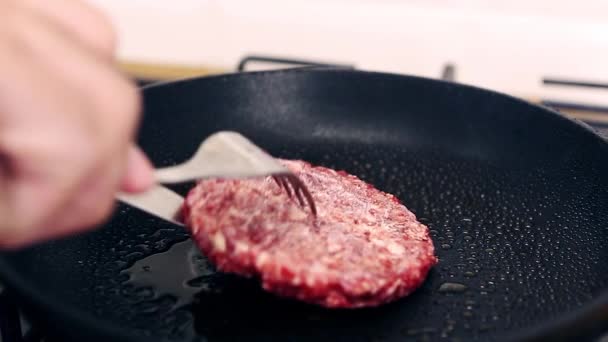 Съемка Сырой Сырой Фарш Мясо Жарки Горячей Сковороде Тесном Delicious — стоковое видео