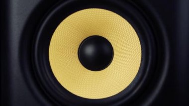 Ses kayıt stüdyosundaki profesyonel müzik hoparlörleri yakın çekim görüntülerinde çekildi. Yüksek kaliteli ipek twitter ile yakın çekimde çekildi. DJ mağazasında hifi hoparlör sistemi satın alın. 