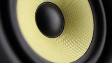 Ses kayıt stüdyosundaki profesyonel müzik hoparlörleri yakın çekim görüntülerinde çekildi. Yüksek kaliteli ipek twitter ile yakın çekimde çekildi. DJ mağazasında hifi hoparlör sistemi satın alın.