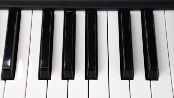 Tasti Pianoforte Bianco Nero Sulla Tastiera Del Sintetizzatore Analogico Filmati — Video Stock