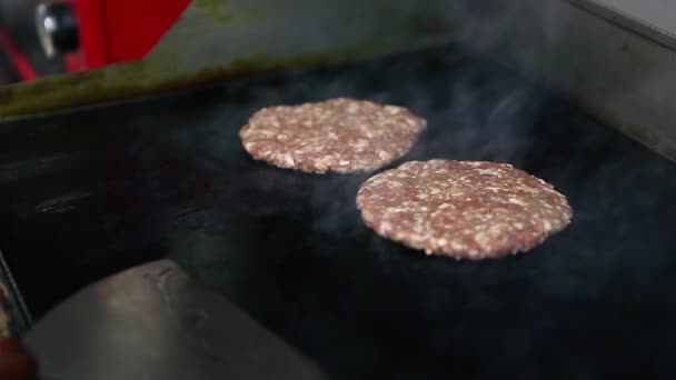 Κρέας Κρέας Τηγάνισμα Ζεστό Τηγάνι Εστιατόριο Fastfood Κοντινό Βίντεο Κλιπ — Αρχείο Βίντεο