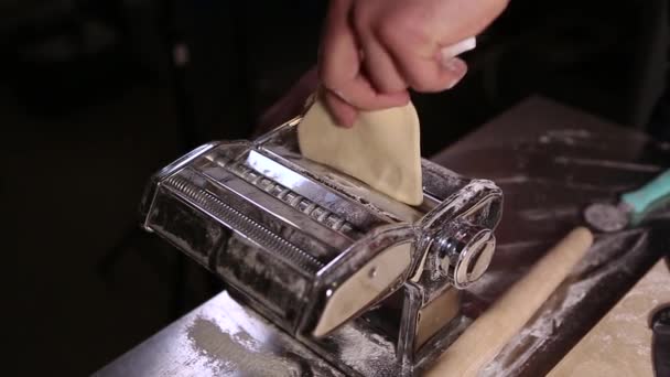 Chef Cocinero Hace Pasta Restaurante Kitchen Traditional Cocina Italiana Proceso — Vídeo de stock