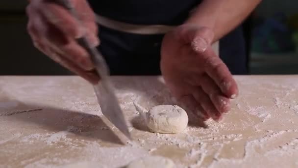 Cuoco Cucina Cheesecakes Con Ricotta Morbida Farina Frumento Filmato Primo — Video Stock