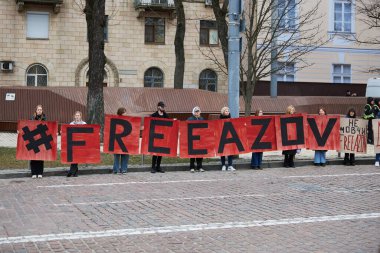 Yakalanan Ukraynalı askerlerin, Azovstal 'in (Mariupol) savunucularının akrabalarının halk önünde gösteri yaparak, Rus işgalinin yıldönümünde esir değişimi talep ettiler. Kyiv, Ukrayna - 24 Şubat 2024