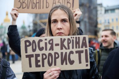 Yakalanan Ukraynalı askerlerin, Azovstal 'in (Mariupol) savunucularının akrabalarının halk önünde gösteri yaparak, Rus işgalinin yıldönümünde esir değişimi talep ettiler. Kyiv, Ukrayna - 24 Şubat 2024