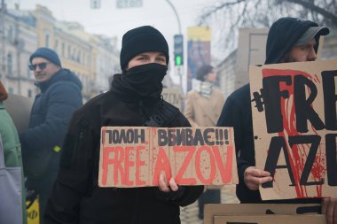 Yakalanan Ukraynalı askerlerin, Azovstal 'in (Mariupol) savunucularının akrabalarının halk önünde gösteri yaparak, Rus işgalinin yıldönümünde esir değişimi talep ettiler. Kyiv, Ukrayna - 24 Şubat 2024