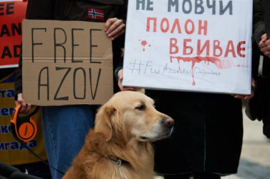 Yakalanan Ukraynalı askerlerin, Azovstal 'in (Mariupol) savunucularının akrabalarının halk önünde gösteri yaparak, Rus işgalinin yıldönümünde esir değişimi talep ettiler. Kyiv, Ukrayna - 24 Şubat 2024