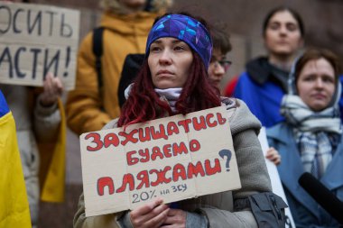 Ukraynalı aktivist elinde 