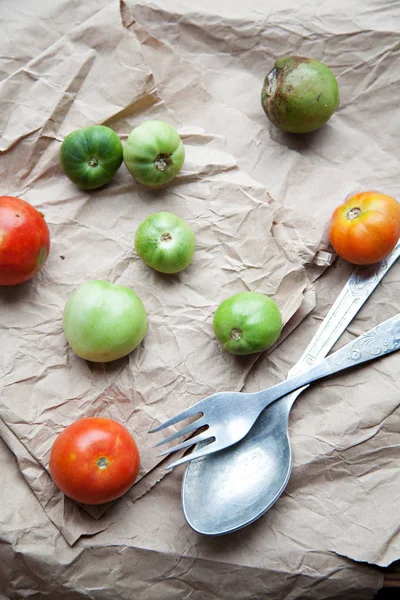 Composizione Con Pomodori Posate Vecchia Carta — Foto Stock