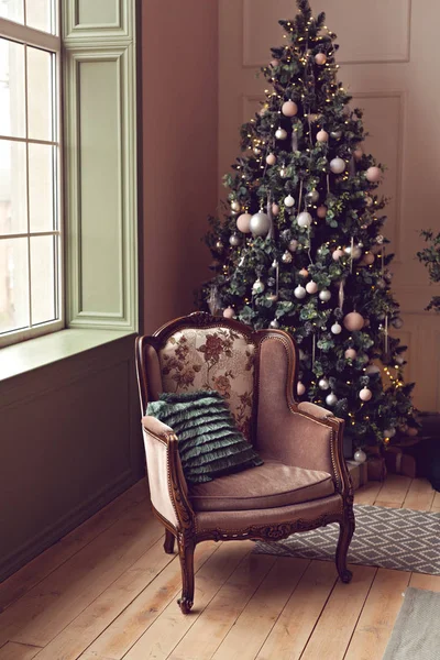 Weihnachten Innendekoration Mit Einem Weihnachtsbaum — Stockfoto