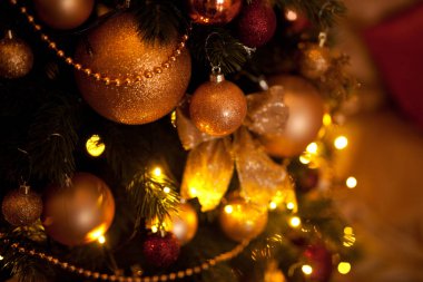 Altın Noel ve yeni yıl bokeh arka plan