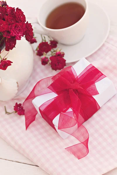 Composition White Gift Box Red Ribbon — Stock Photo, Image