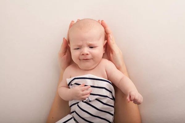 Porträt Eines Weinenden Jungen Auf Weißem Hintergrund — Stockfoto