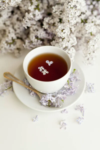 Cup Tea Lilac Bouquet — Stock Photo, Image