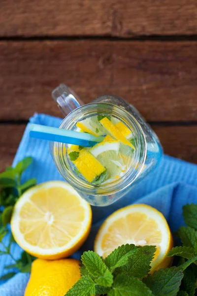 Fresh Natural Lemon Drink Glass Mug Wooden Background — Stock Photo, Image