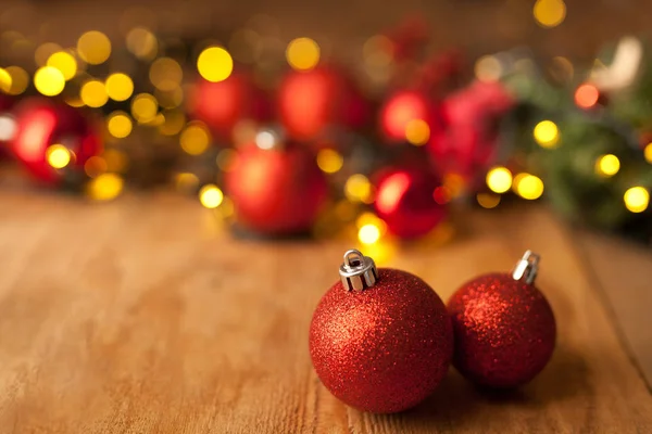 Krásné Vánoční Pozadí Červenými Míčky Dřevěném Pozadí — Stock fotografie