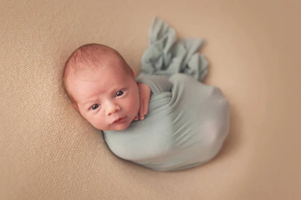 Weinig Slapende Pasgeboren Baby Jongen — Stockfoto