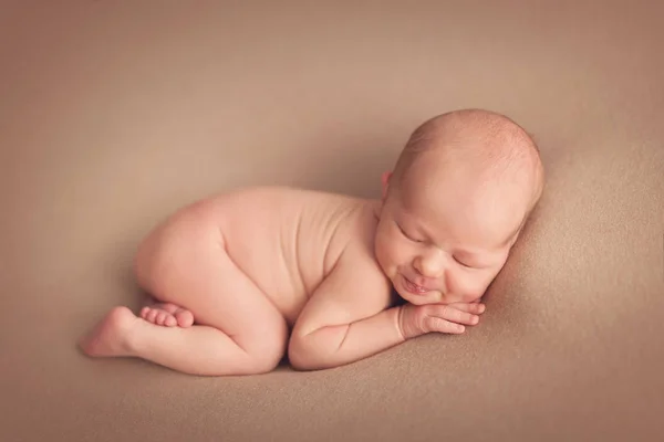 Piccolo Bambino Appena Nato Addormentato — Foto Stock