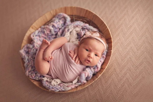 愛らしい新生児10日の赤ちゃんの女の子 — ストック写真
