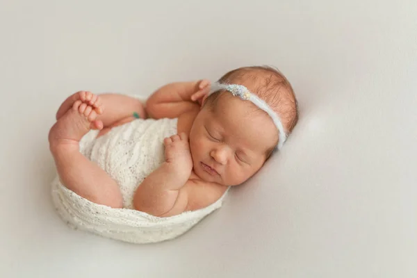 Κοιμισμένο Νεογέννητο Κοριτσάκι — Φωτογραφία Αρχείου