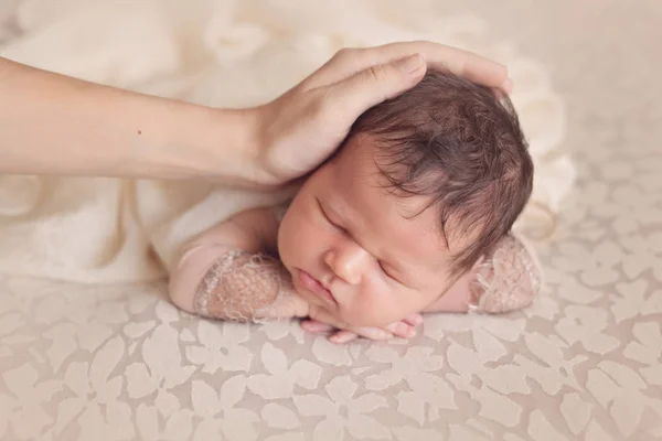 Schattig Pasgeboren Dag Oude Baby Meisje — Stockfoto