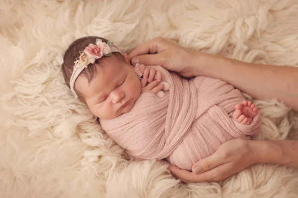 Schattig Pasgeboren Dag Oude Baby Meisje — Stockfoto