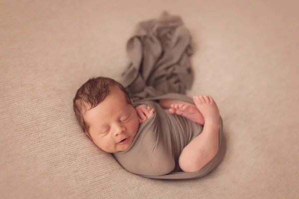 Menino Recém Nascido Bonito — Fotografia de Stock