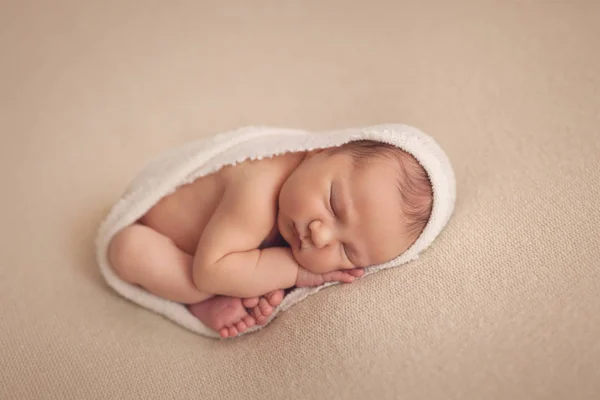 Slapende Pasgeboren Baby Jongen Dag Oud — Stockfoto