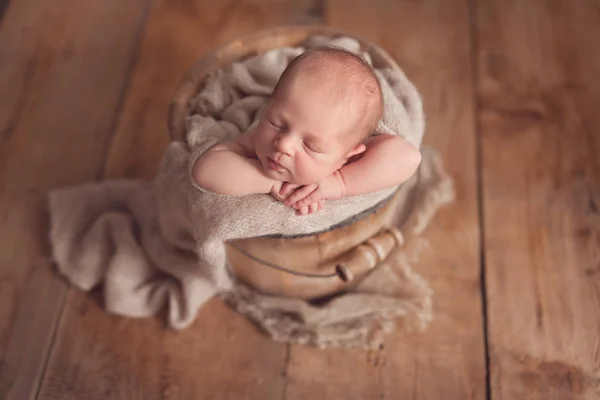 睡觉的可爱的初生男婴 — 图库照片