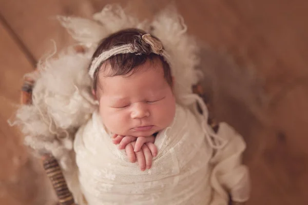 Pequeno Bebê Recém Nascido Adormecido — Fotografia de Stock