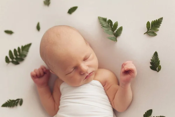 Slapende Pasgeboren Baby Jongen Dag Oud — Stockfoto