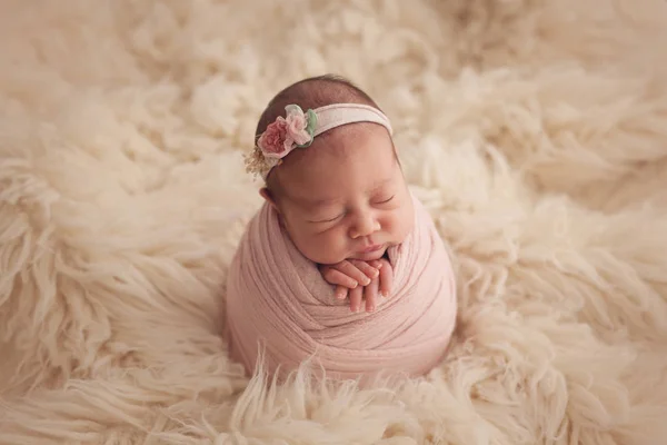 Bonito Bebê Recém Nascido Menina — Fotografia de Stock