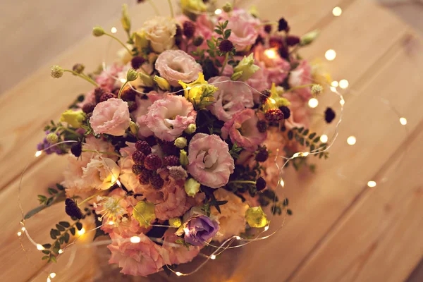 Свіжий Кольоровий Букет Змішаних Квітів — стокове фото