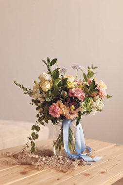 Karışık çiçekler taze renkli buket