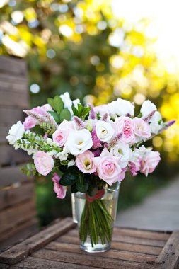 Karışık çiçekler taze renkli buket açık