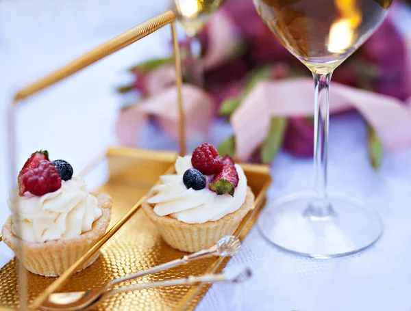 Pastelitos Dulces Con Bayas Aire Libre Plato — Foto de Stock