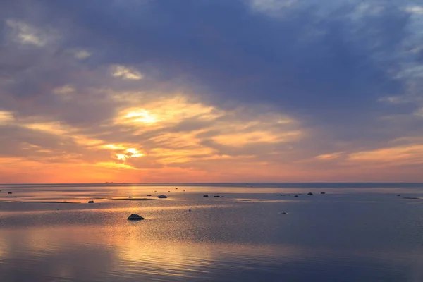 Βαλτική θάλασσα - ξημέρωμα νωρίς το πρωί πάνω από τη θάλασσα. — Φωτογραφία Αρχείου
