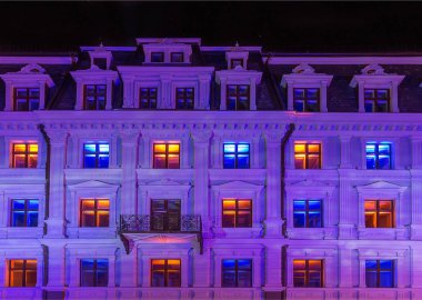 Riga, Letonya, 17 Kasım 2017: Festival Staro Riga, bağımsızlık gülen Riga kutluyor 99 yıldönümü. Metamorfoz içinde Vecriga, Jekaba sokak