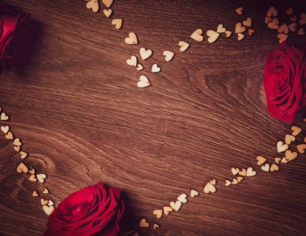 Fondo del día de San Valentín. Día de San Valentín mesa lugar ajuste. Mesa de madera con espacio de copia — Foto de Stock