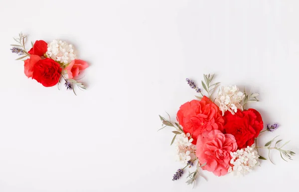 Festive flower composition on the white wooden background. Overhead view — Stock Photo, Image