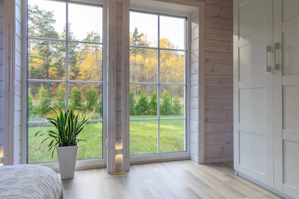 Bright photo studio interior with big window, high ceiling, white wooden floor — Stock Photo, Image